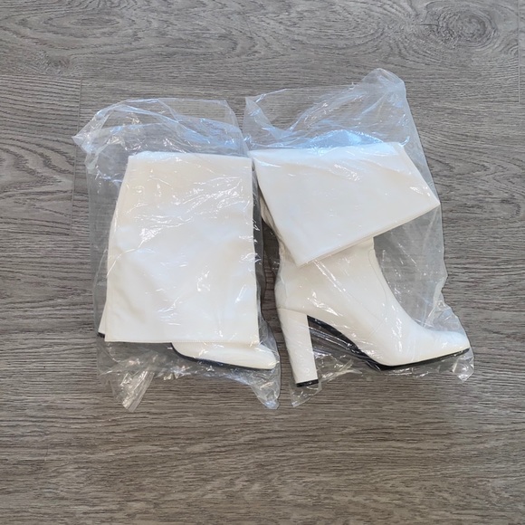 ❌SOLD❌NWOT White Knee High Boots - Picture 3 of 6